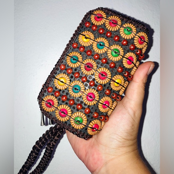 Vintage Granny Wristlet - Picture 4 of 6